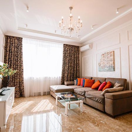 Apartamento Luxury For Business & Pleasure Royal 2 Kiev Exterior foto